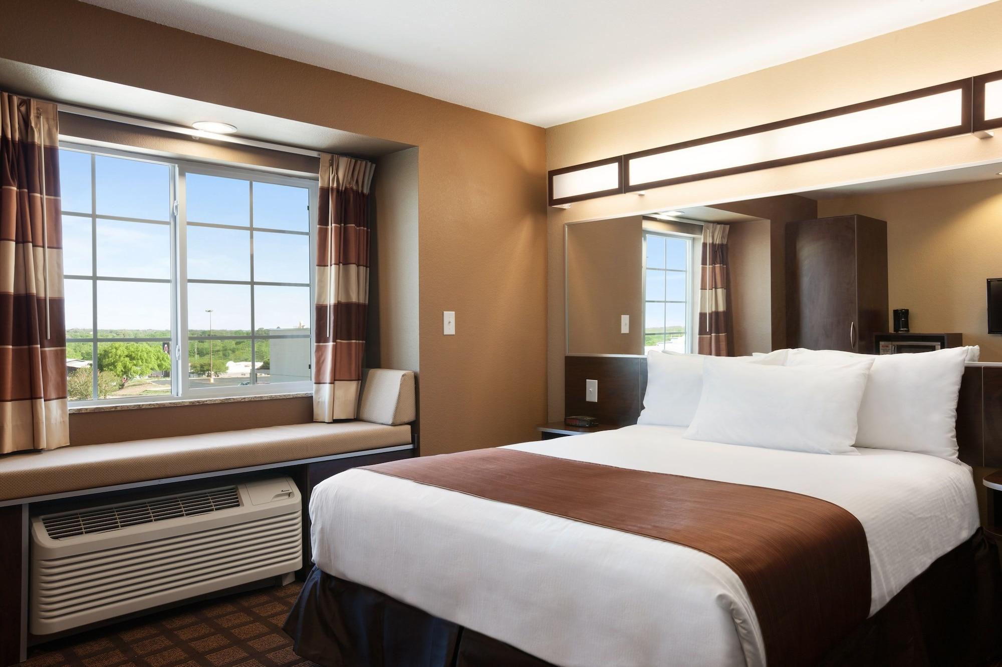 Microtel Inn & Suites Kenedy Kültér fotó