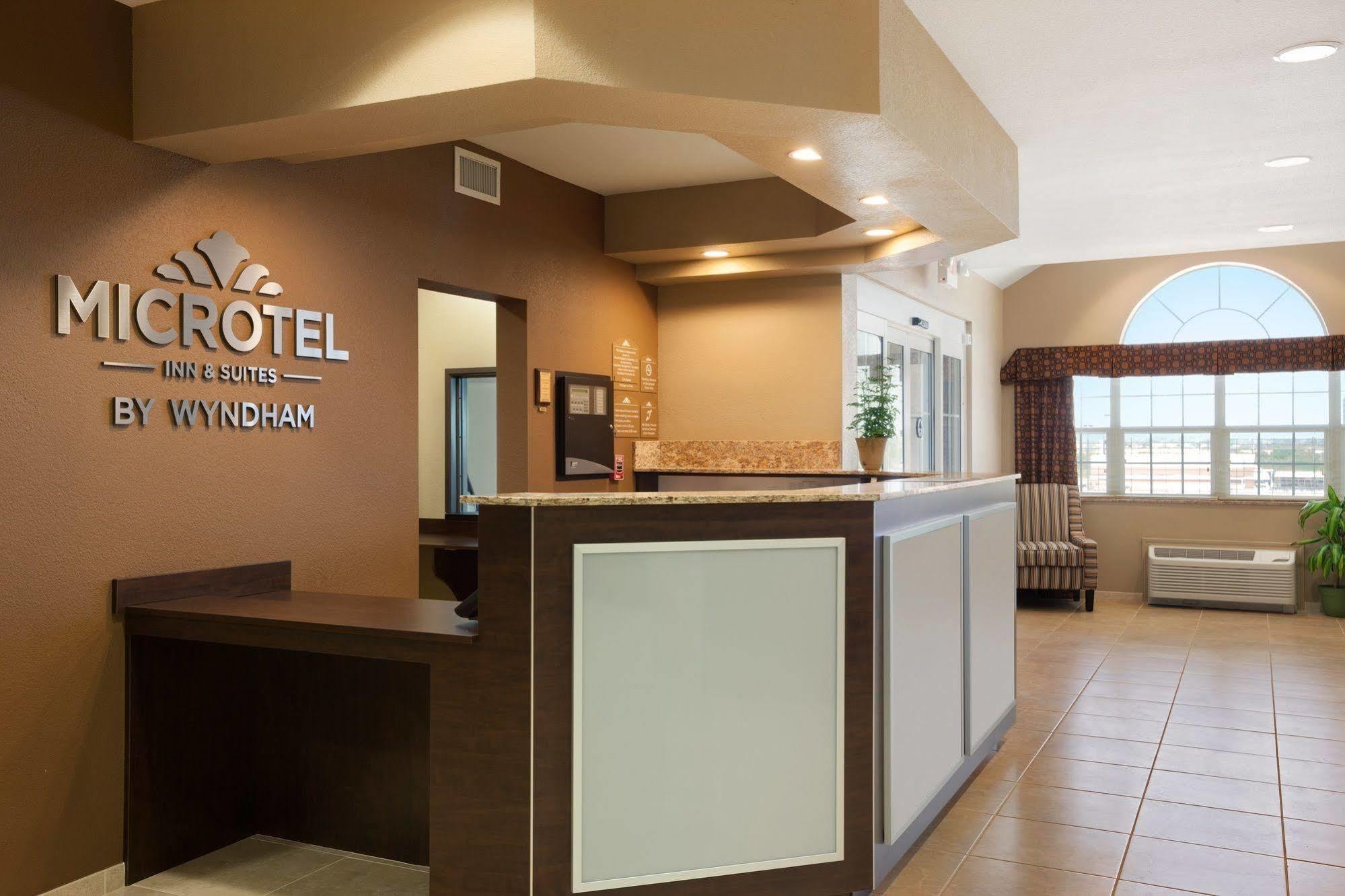 Microtel Inn & Suites Kenedy Kültér fotó